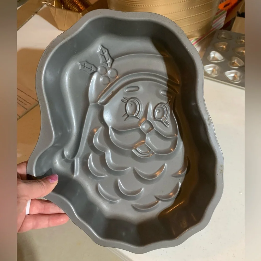 Baker's Secret Santa Face Cake Pan Christmas Non-Stick Holiday Bakeware Vintage
